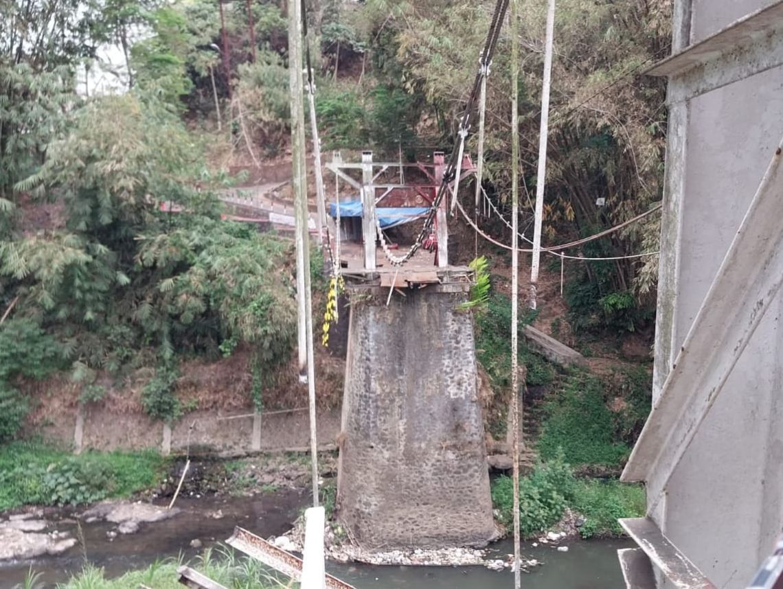 Jembatan Lembayung.