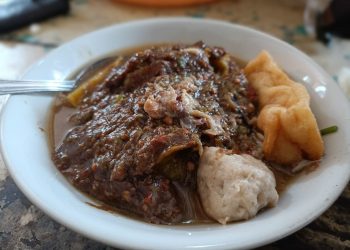 Warung Rujak Bakso Bu Tina.