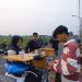 Digandrungi Anak Muda, Nikmatnya Kopi Senja Hari di Pinggir Sawah Kota Pasuruan 8 kopi senja.