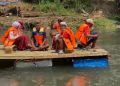 Perahu rakit.