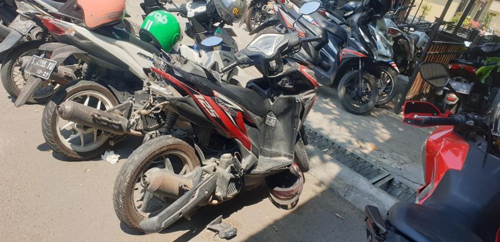 Ibu Mojokerto ditabrak truk.