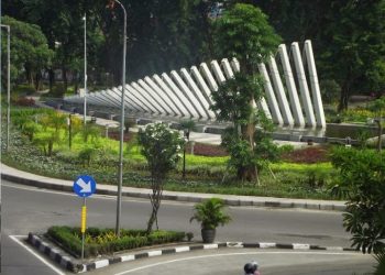 Underpass atau Flyover.