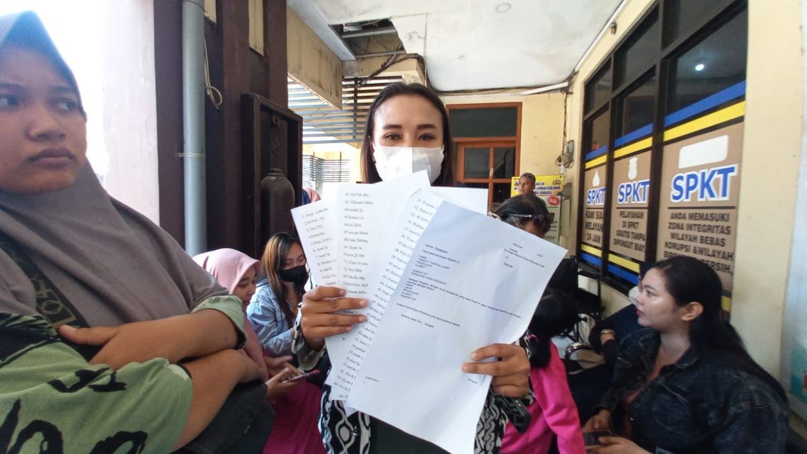 Tergiur iPhone hingga Motor, Total Kerugian Emak-Emak Pasuruan Diduga Korban Arisan Bodong Capai Rp3 M 1 korban arisan bodong.