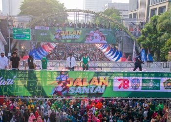 Jalan santai.