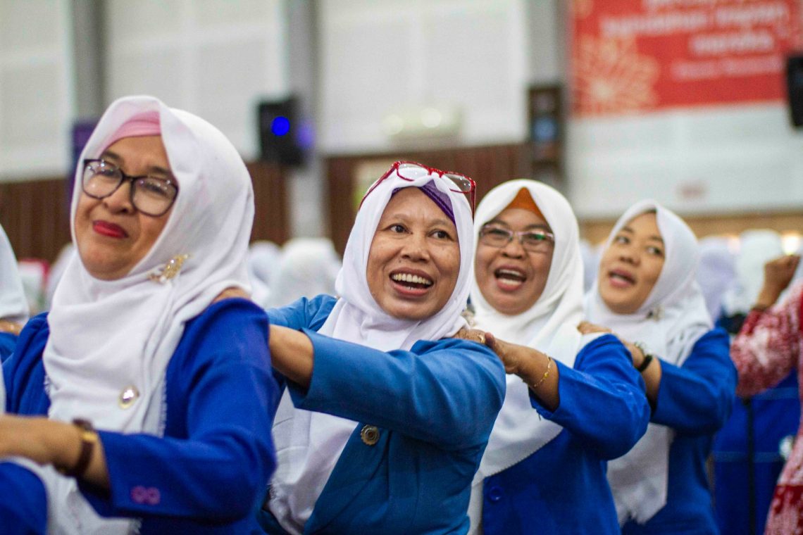 Unikama Bantu Guru Rancang Lingkungan Bermain yang Optimal Untuk Anak Usia Dini 1 Keseruan peserta workshop Peningkatan Mutu Pendidik dan Tenaga Kependidikan di Unikama. Foto: dok Humas Unikama