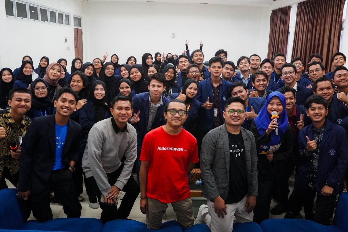 Teras Belajar Bogor Kupas Krisis Kepemimpinan di Kalangan Mahasiswa 1 Peserta Teras Belajar Bogor "Leadership Talk: Membangun Value Untuk Organisasi Berkelanjutan" bersama Agus Harianto (Ketua Yayasan Pondok Inspirasi), Shendy Ristandi (Community Engagement Coordinator at Indorelawan), dan Ainun Fiki (Alumni Asrama Kepemimpinan) di Common Class Room (CCR) IPB University, di Bogor, pada 30 September 2023. Foto: dok Ruber Academy
