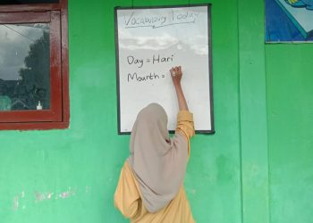 Mahasiswa Unikama Dorong Kemampuan Literasi Siswa SDN Kloposawit 03 Lumajang Lewat Story Telling