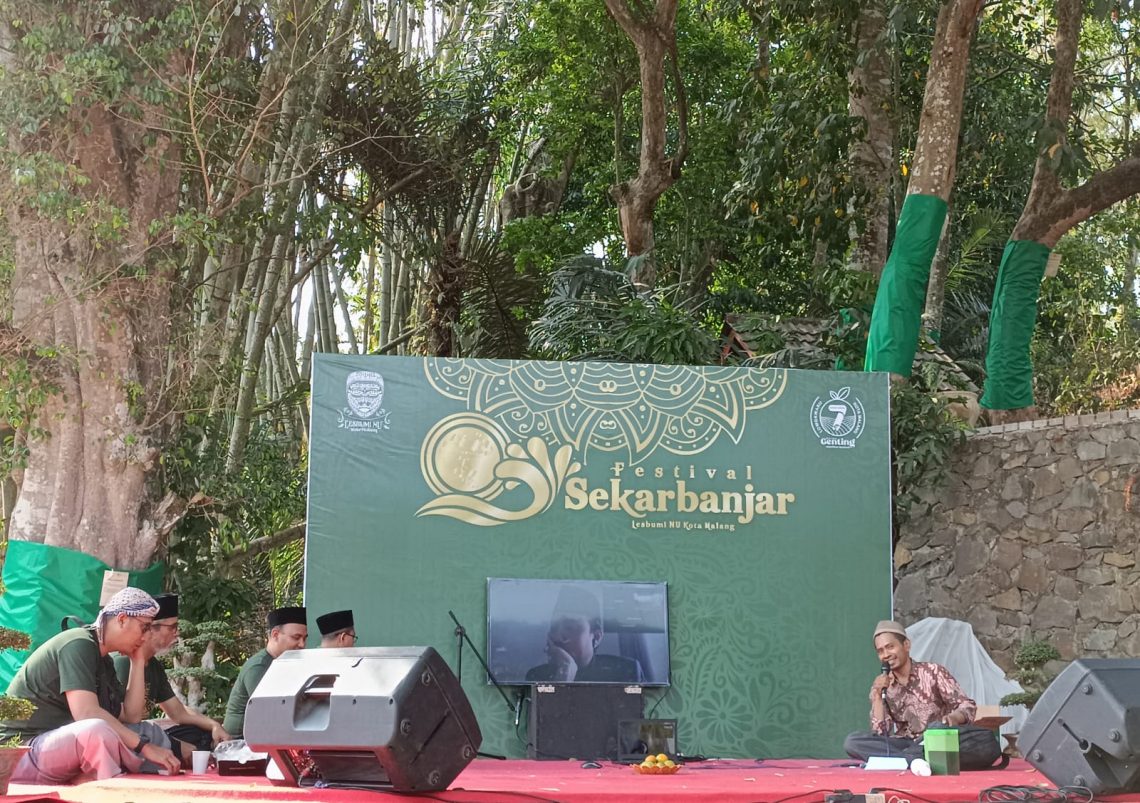 Pemaparan materi Agama dan Budaya dalam Sejarah Pembangunan Bangsa oleh Misbahus Surur MPd. Foto: Rahmatika Putri/Tugu Jatim