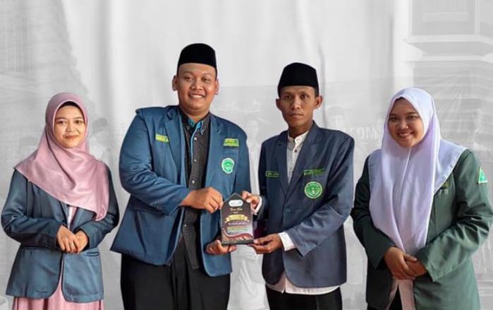 Pandangan PC IPNU Kabupaten Mojokerto Soal Tahun Politik 2024 1 Ketua PC IPNU (dua dari kiri) bersama IPNU Bangkalan. Foto: Instagram PC IPNU Mojokerto