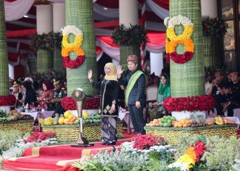 khofifah tugu jatim
