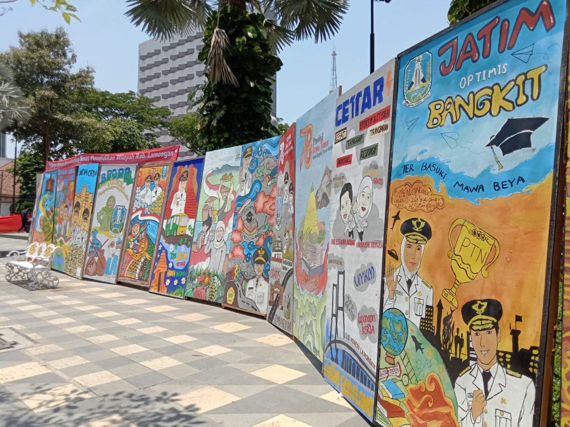 mural tugu jatim