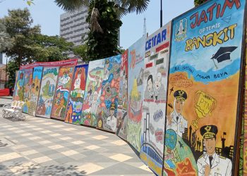 mural tugu jatim