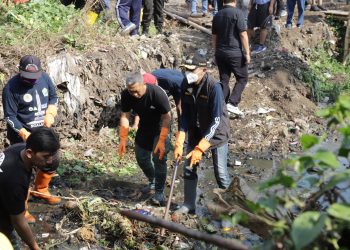 Kerja Bhakti Bersih-bersih Mudun Kali, Pj Wali Kota Malang Minta Warga Tak Buang Sampah ke Sungai