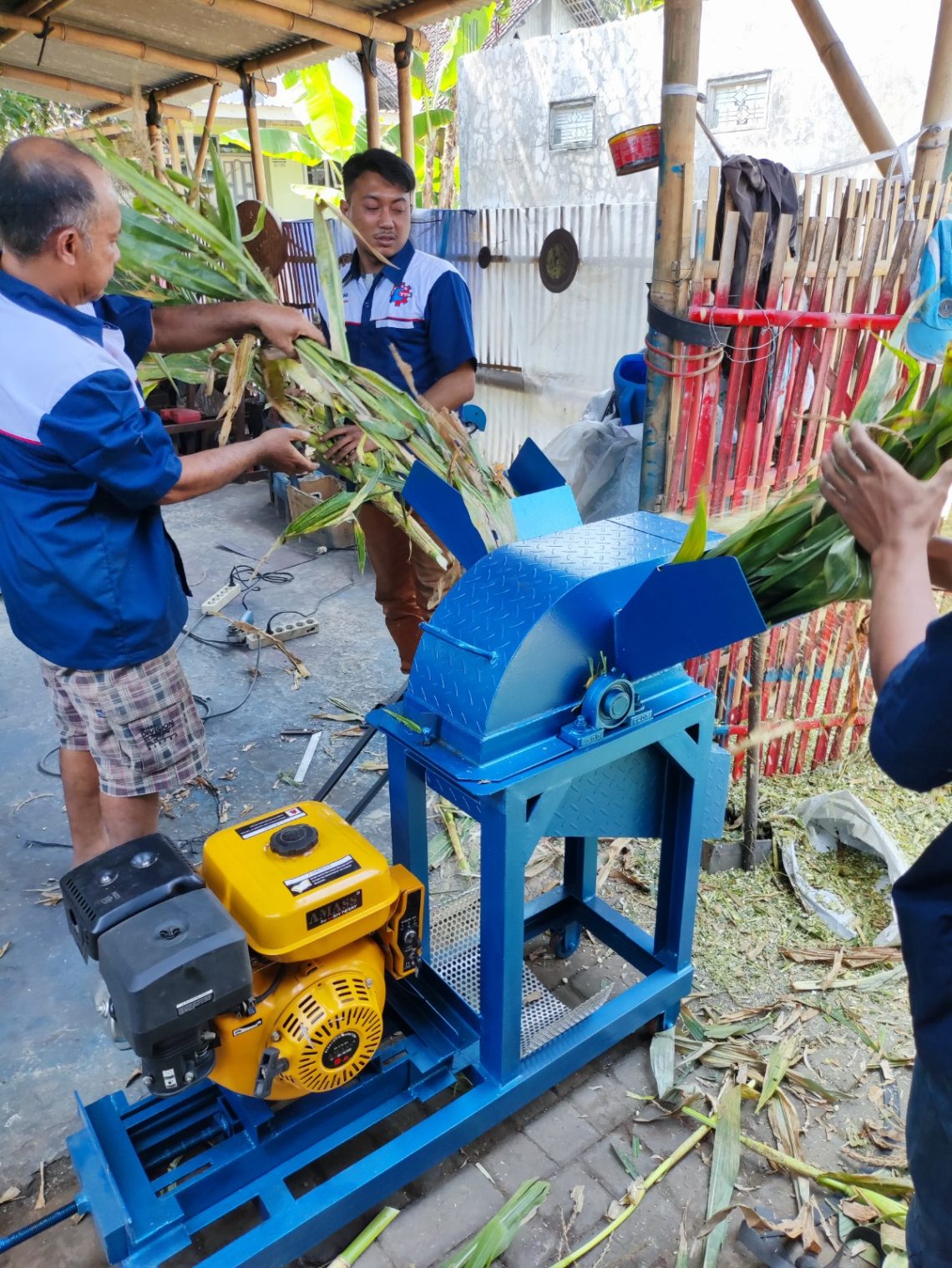 Pengabdian Kepada Masyarakat yang dilakukan UM pada peternak Desa Sambigede. Foto: dok UM