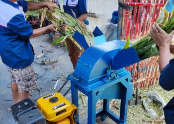 Mesin Pencacah Pakan Ternak Double Intake dari Universitas Negeri Malang Bantu Peternak di Desa Sambigede