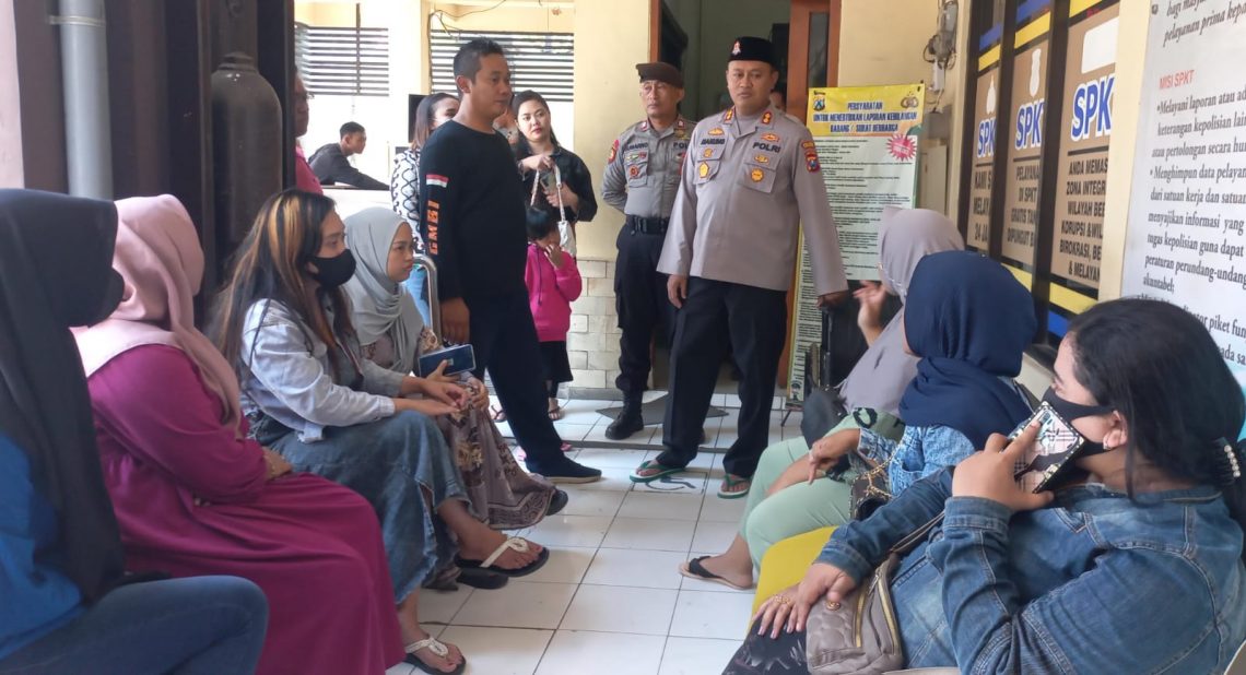Puluhan wanita melapor ke Mapolres Pasuruan Kota. Foto: Laoh Mahfud/Tugu Jatim