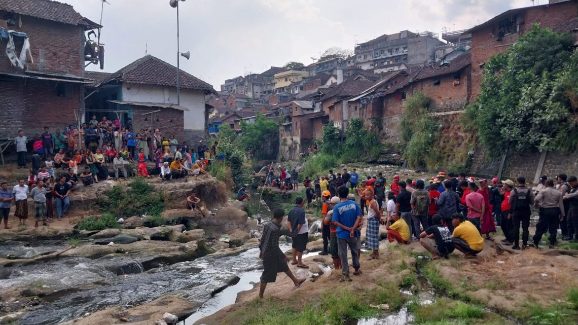sungai brantas tugu jatim