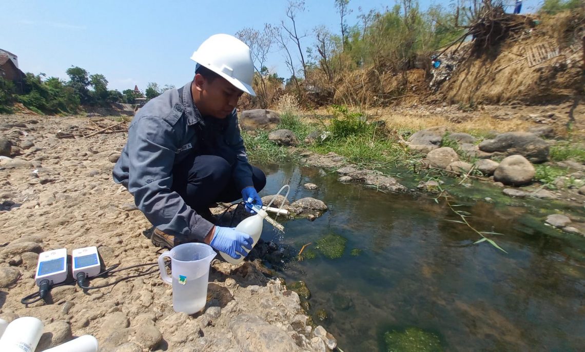DLH Jatim Sebut Perusahaan Boleh Buang Limbah ke Sungai Dengan Aturan dan Izin Tertentu 1 dlh jatim tugu jatim