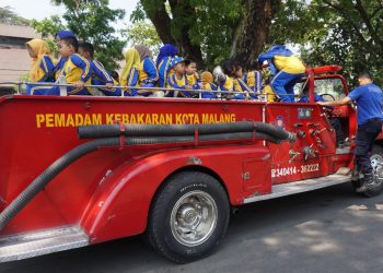 Belajar Cara Padamkan Api, Siswa TK Tunas Bangsa Malang Datangi Kantor Damkar