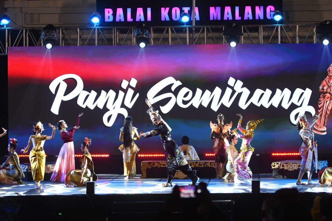 Kolaborasi Tarian Budaya 9 Negara Meriahkan ASEAN Panji Festival 2023 di Kota Malang 1 Pertunjukan kolaborasi tarian antar negara ASEAN di Balai Kota Malang. Foto: Yona Arianto/Tugu Jatim