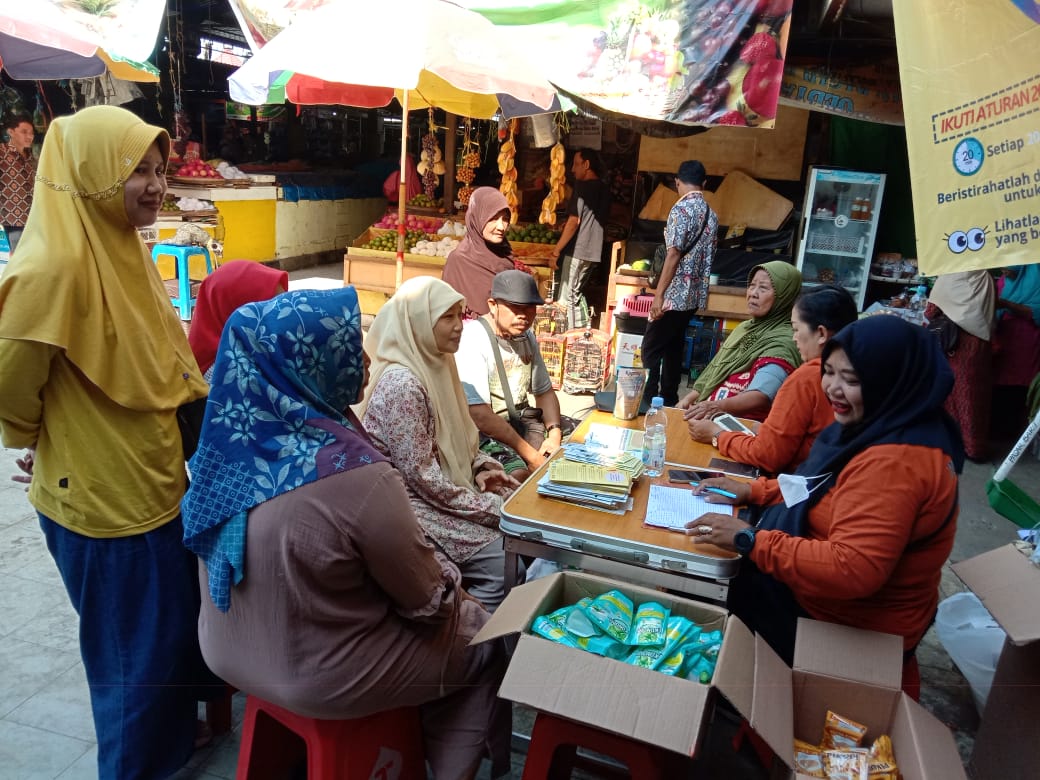 700 Orang Ikuti Skrining Kesehatan Mata Gratis di Pasar Baru Tuban 3 WhatsApp Image 2023 10 26 at 17.20.48