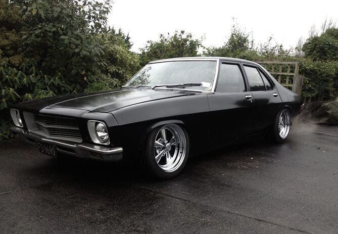 5 Mobil Tua yang Masih Digemari Anak Muda 1 Holden Kingswood. Foto: Pinterest @Taithedon