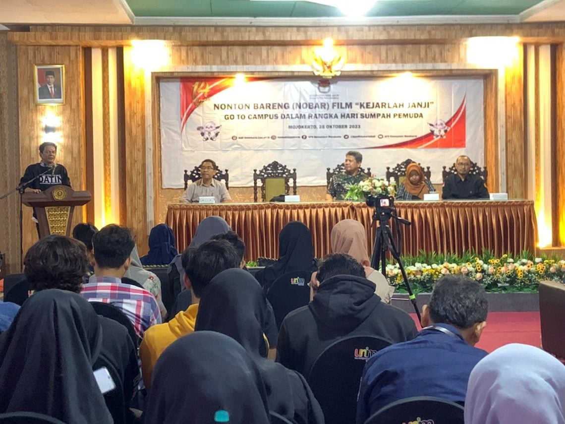 Gandeng Unim, KPU Kabupaten Mojokerto Sebar Pesan Pemilu Lewat Nobar Film Kejarlah Janji 1 Nobar film Kejarlah Janji di Unim Mojokerto. Foto: Hanif Nanda/Tugu Jatim