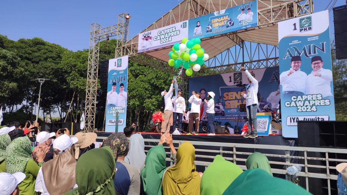 Ribuan masyarakat hadir senam sehat bersama Anggota DPR RI, Ratna Juwita Sari, di Lapangan Tanah Mas Sport kompleks Mangrove Center Tuban, Jalan Raya Jenu, Kecamatan Jenu, Tuban, pada Minggu (29/10/2023). Foto: istimewa
