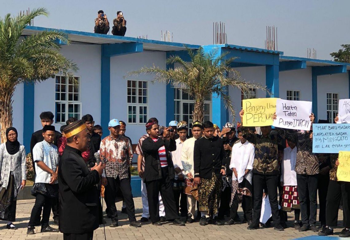 Suasana demo pelajar SMAN 1 Taruna Madani Pasuruan pada Senin (30/10/2023) pagi. Foto: dok siswa