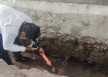 Benda Mirip Granat Ditemukan di Makam Mbah Ratu Swadesi Pasuruan