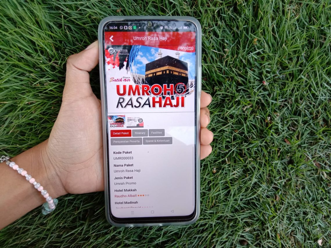 Aplikasi Chatour App memberikan kemudahan akses dan promo khusus bagi calon jemaah haji dan umrah. Foto: Izzatun Najibah/Tugu Jatim