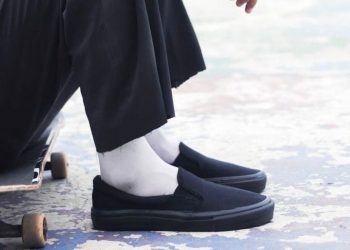 sepatu slip on brand lokal.