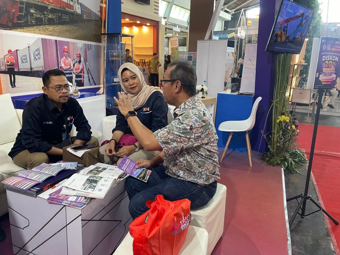 Promo 20% Terjual 890 Tiket, KAI Daop 8 Surabaya Raih Penghargaan Stand Branding Promo Terbaik di Jatim Fest 2023 1 KAI Daop 8 Surabaya.