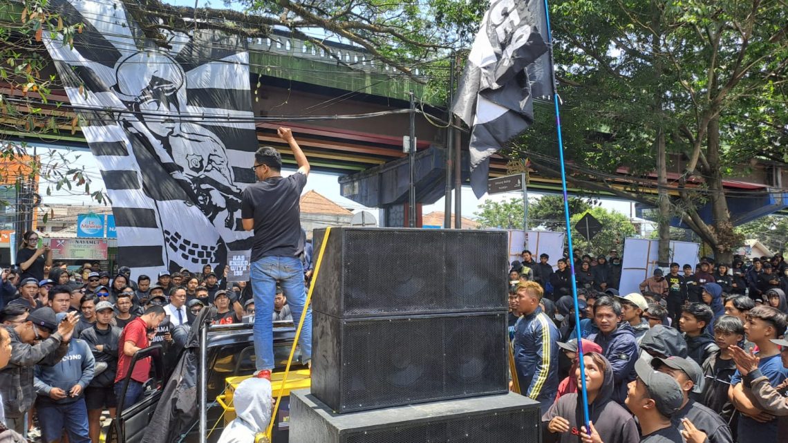 Geruduk PN Kelas 1A, Ratusan Arek Malang Demo Kawal Sidang Vonis 8 Tahanan Pendemo Kantor Arema FC 1 Tahanan Pendemo Kantor Arema FC.