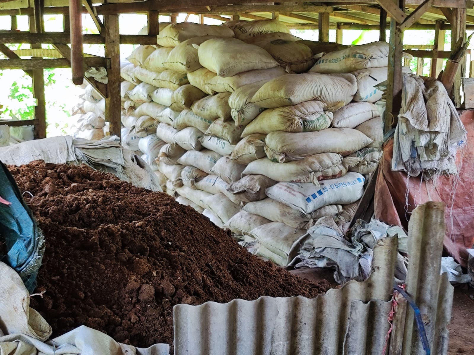 Tingkatkan Produksi Pupuk Organik, Tim Pengmas UM Ajari Petani Donomulyo Berinovasi lewat Mesin Hammermill 3 Berita inovasi Tim Pengmas UM.