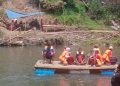 Perahu rakit.