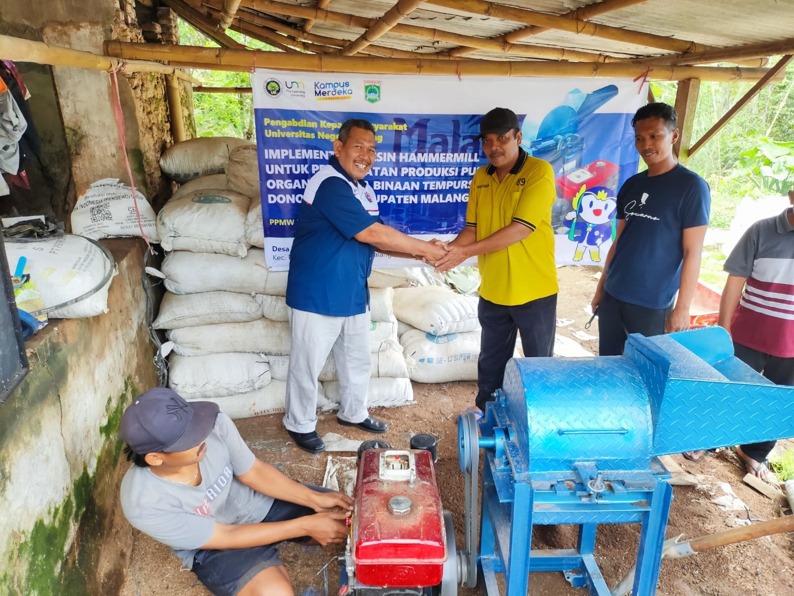Tingkatkan Produksi Pupuk Organik, Tim Pengmas UM Ajari Petani Donomulyo Berinovasi lewat Mesin Hammermill 2 Inovasi Tim Pengmas UM.