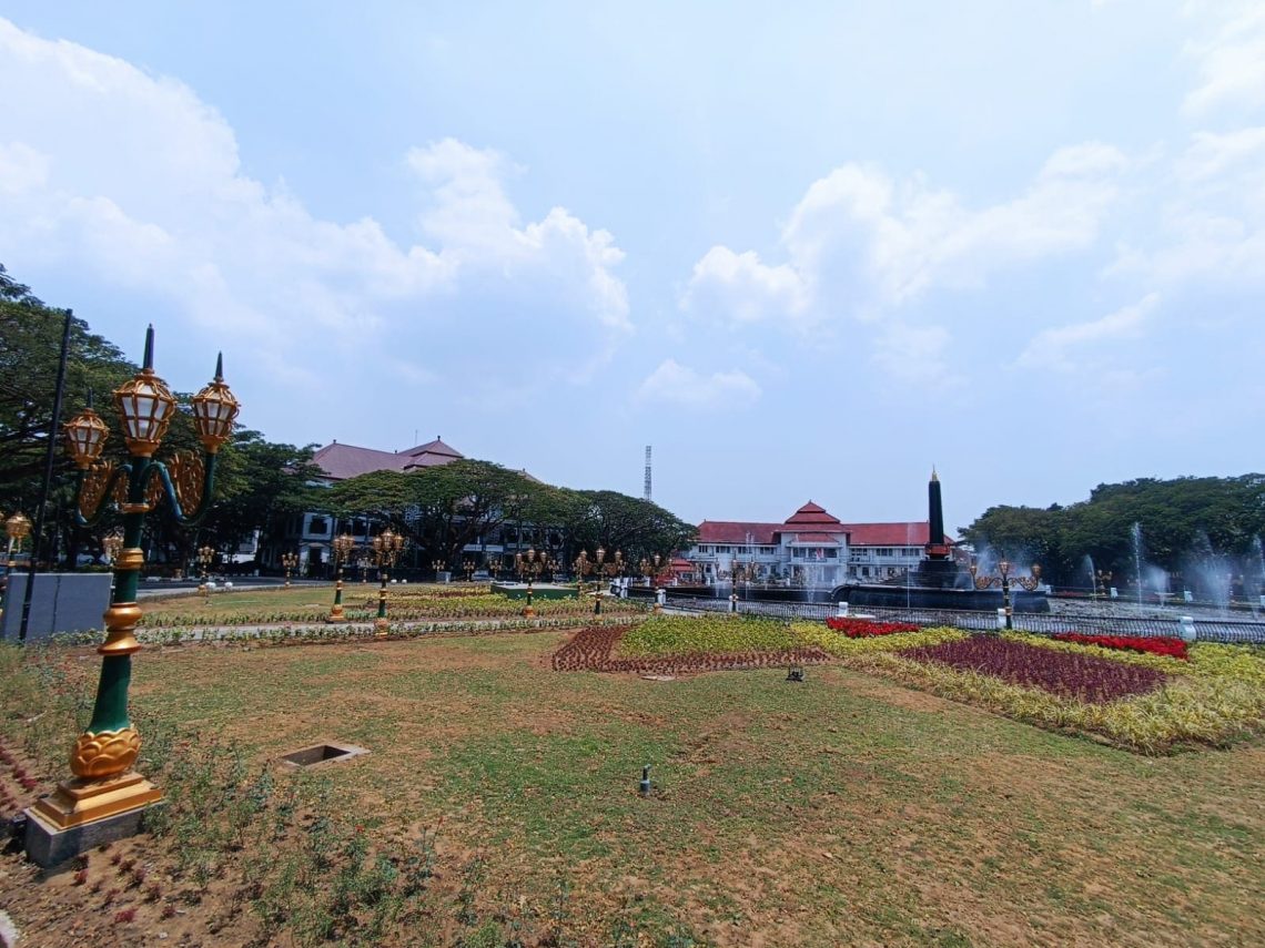 Alun-Alun Tugu Kota Malang Tunggu Peresmian, Kepala DLH Izinkan Warga Nikmati View 1 Alun-Alun Tugu Kota Malang.