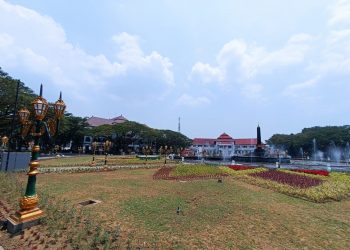 Alun-Alun Tugu Kota Malang.