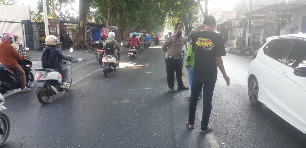 Ibu di Mojokerto ditabrak truk.