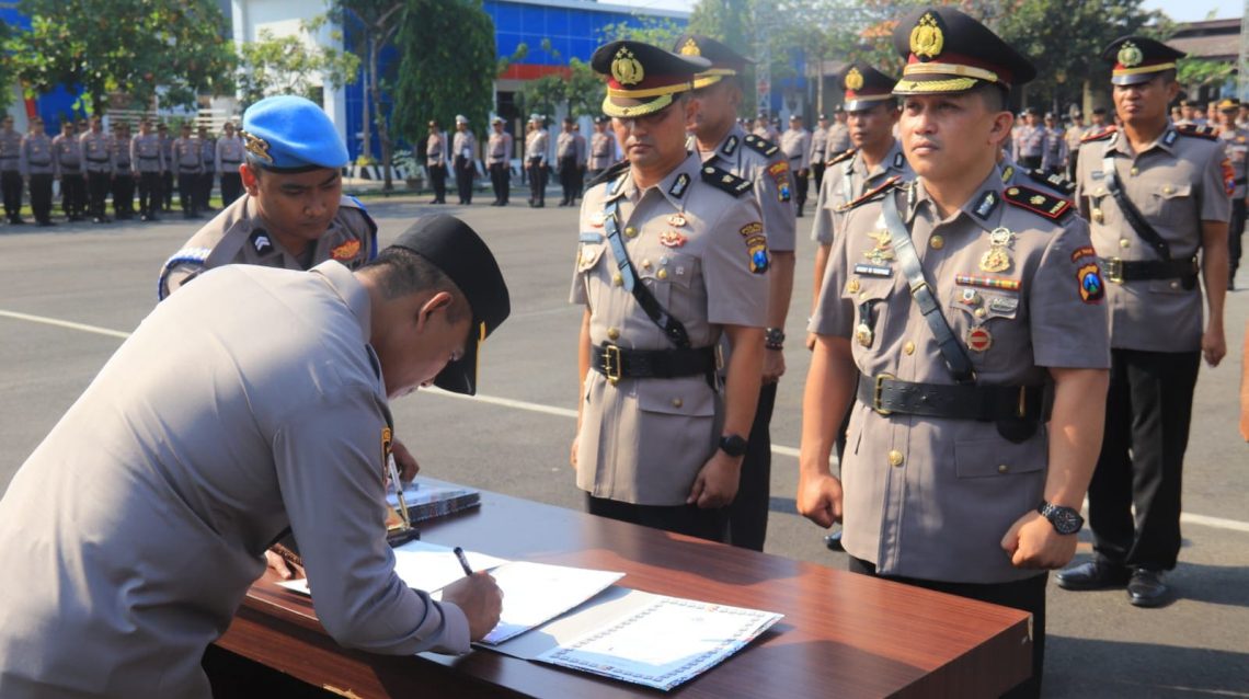 Upacara Sertijab, Polres Tuban Mutasi 11 Pejabat untuk Penyegaran 1 Polres Tuban.