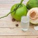 Jadi Obat Penawar Racun, Ternyata Ini 5 Manfaat Minum Air Kelapa Muda yang Mengandung Antioksidan 9 Minum air kelapa muda.
