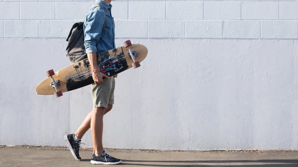 6 Rekomendasi Papan Skateboard Lokal Terbaik 2023, Cocok Jadi Referensi untuk Pemula 1 Papan skateboard lokal terbaik.