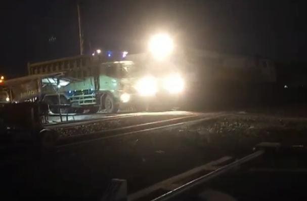Akibat Mogok, KA Wijaya Kusuma Sambar Dump Truck di Mojoanyar Kabupaten Mojokerto 1 KA Wijaya Kusuma.