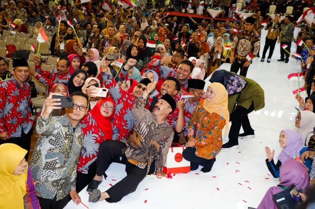 Hari Guru Nasional 2023, Gubernur Jatim: Guru Pemegang Kunci Generasi Emas 2045 1 Hari Guru Nasional.