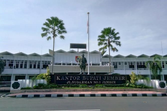 Jember kabupaten penghasil padi terbanyak di Jawa Timur.