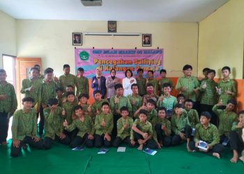 Bersama Kepolisian, Mahasiswa Psikologi UM Sosialisasi Perangi Bullying dan Kesehatan Mental di SMP Islam Ma'arif Kota Malang 1 Psikologi UM.
