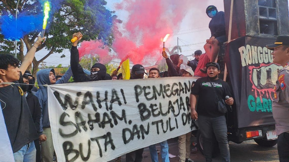 Suporter Persatu Tuban Geruduk Kantor DPRD, Anggap Pemegang Saham Tak Serius Tangani Klub 1 Persatu Tuban.