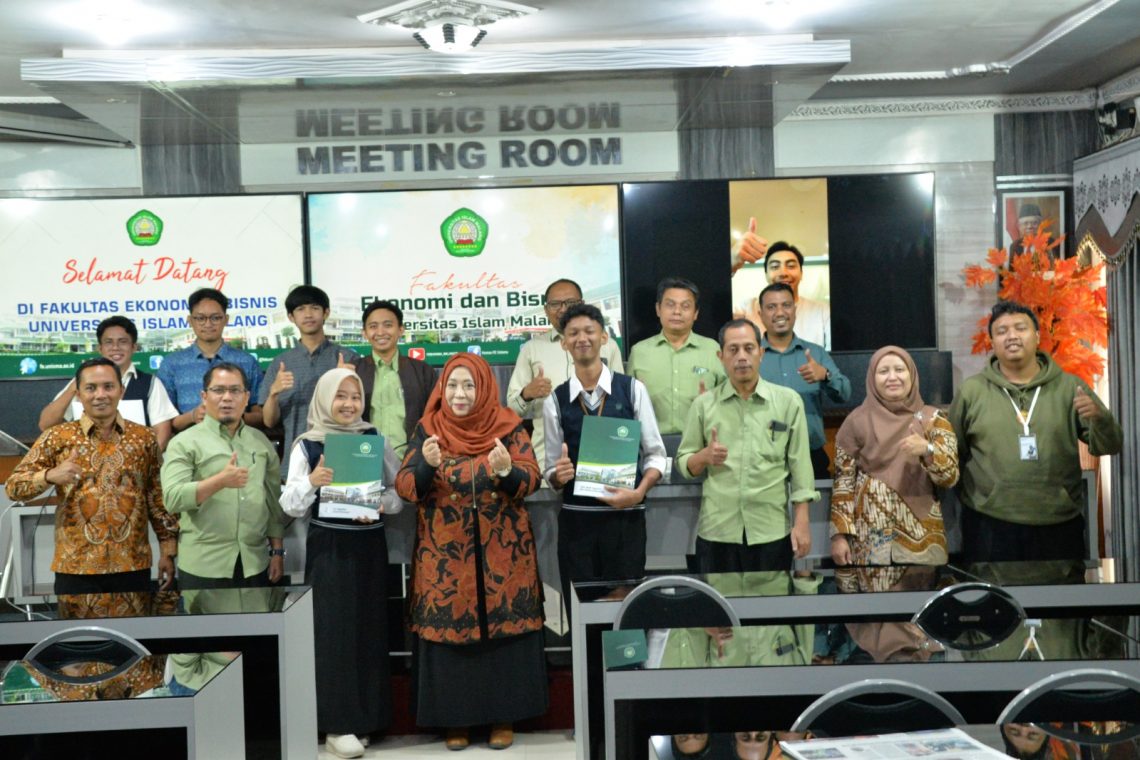 Suasana pelepasan dan pemberangkatan mahasiswa Student Exchange FEB Unisma. Foto: dok FEB Unisma