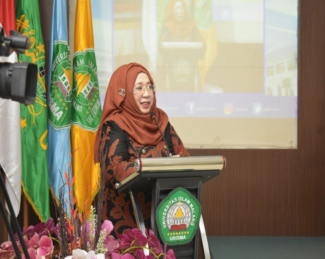 Uji Kompetensi Digital Marketing Bikin Mahasiswa FEB Unisma Siap Bersaing di Era Digital 1 Dekan FEB Unisma, Nur Diana SE MSi saat Opening Competency Test Digital Marketing Scheme. Foto: dok FEB Unisma